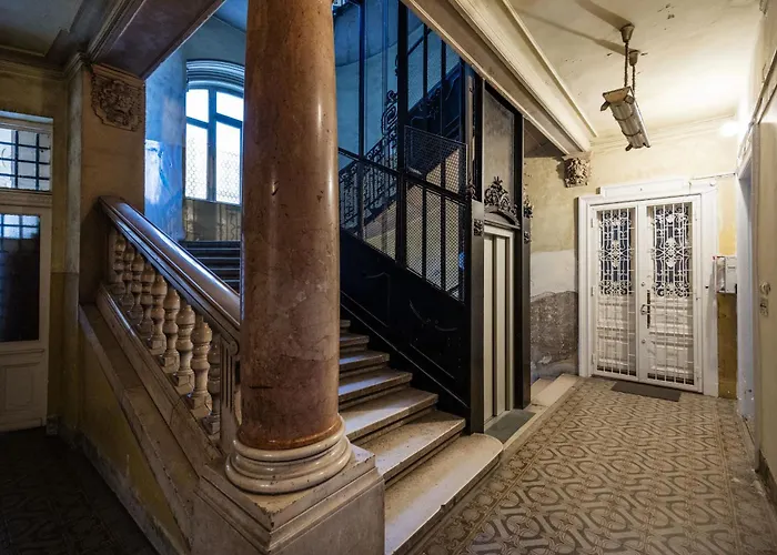 Hidden Gem By Dohany Synagogue & Fashion Street