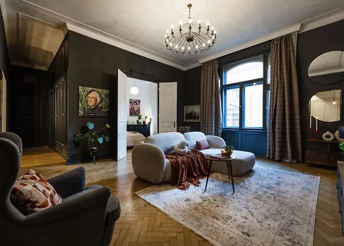 Hidden Gem By Dohany Synagogue & Fashion Street
