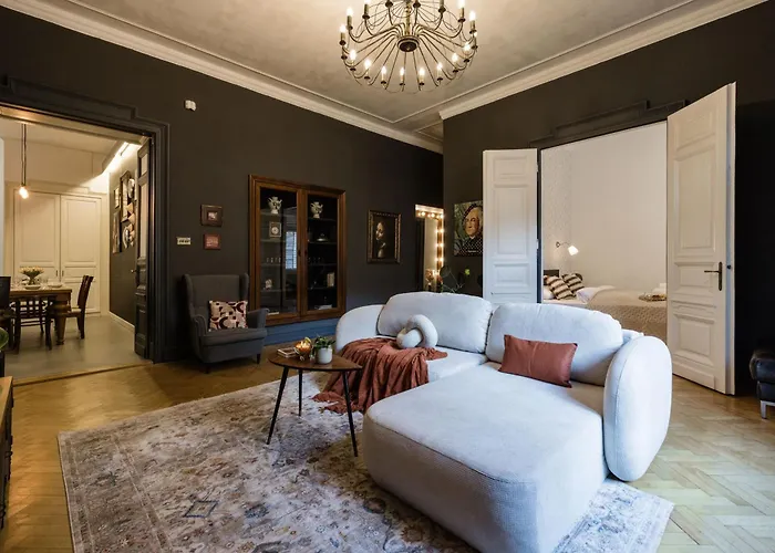 Hidden Gem By Dohany Synagogue & Fashion Street