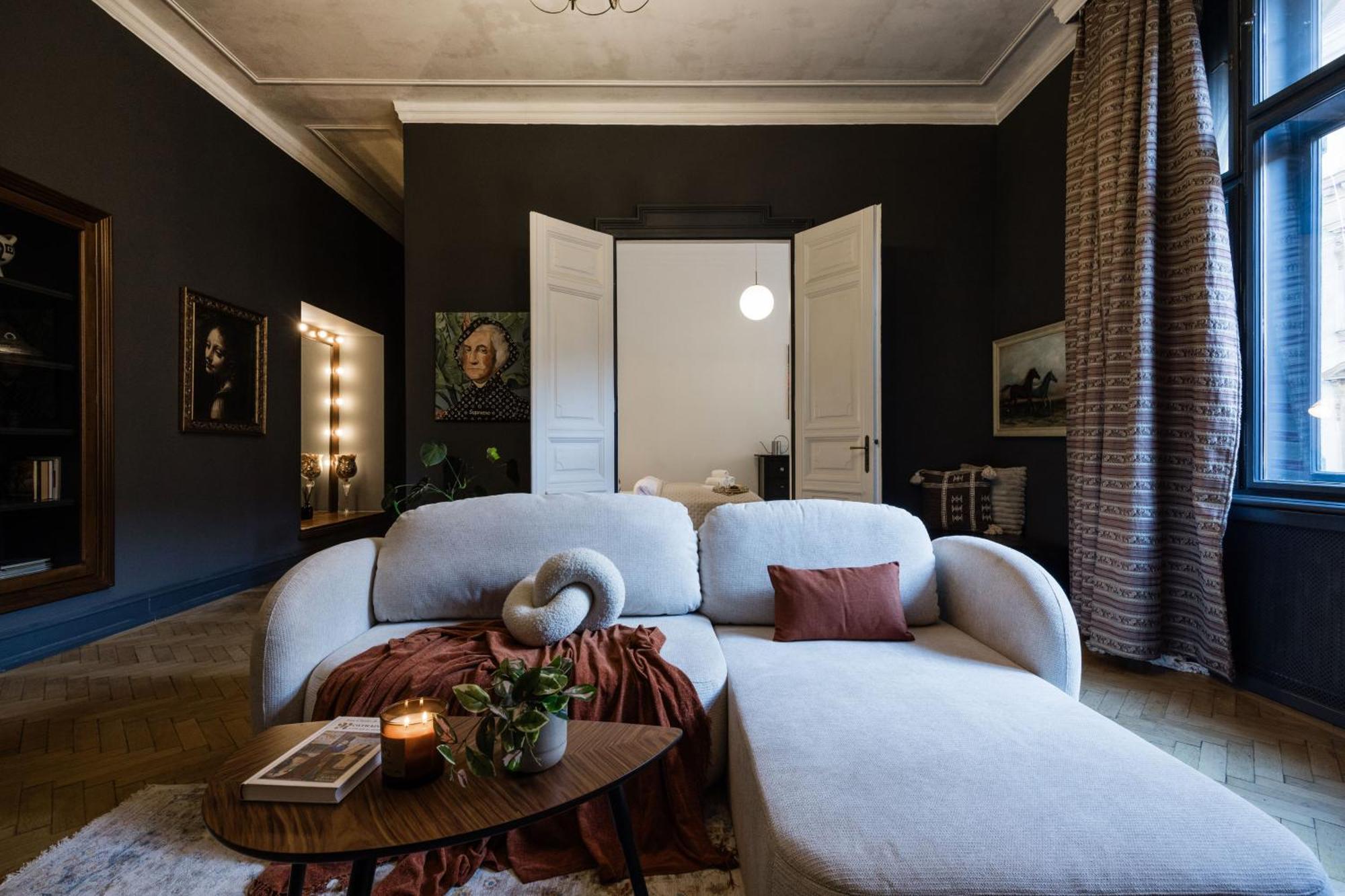 Hidden Gem By Dohany Synagogue & Fashion Street