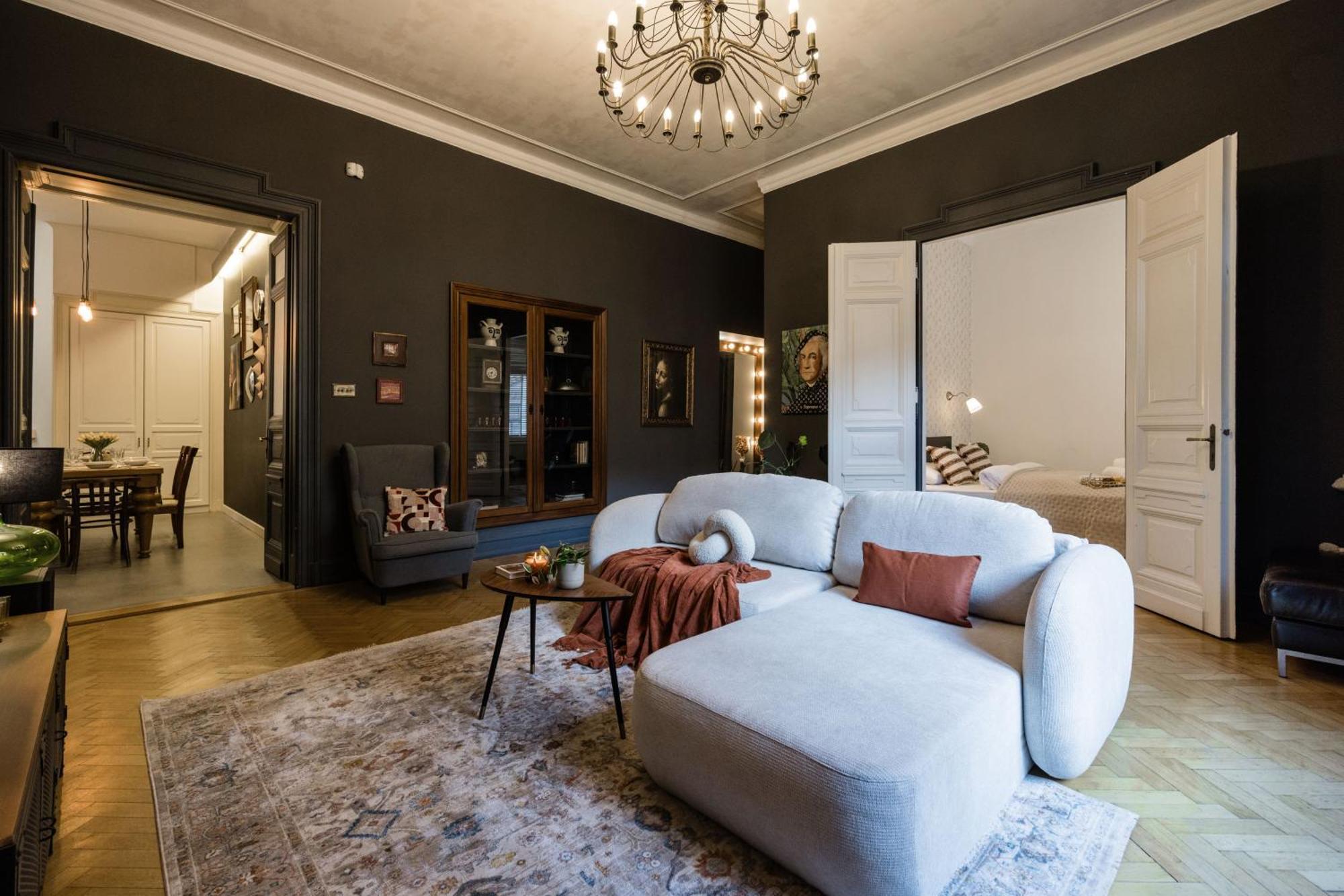 Hidden Gem By Dohany Synagogue & Fashion Street