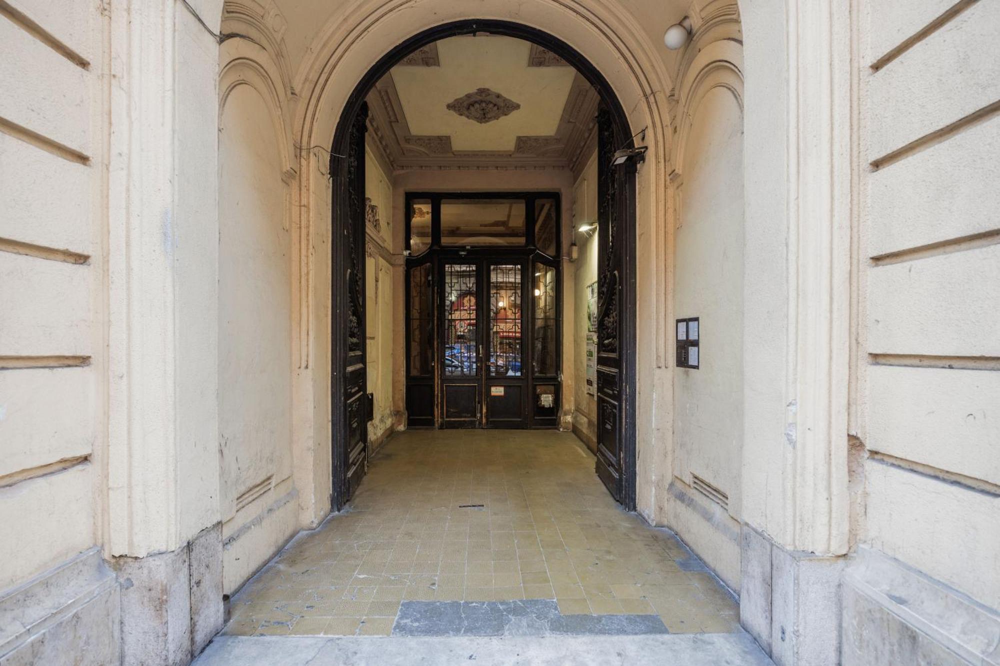 Apartment Hidden Gem By Dohany Synagogue & Fashion Street